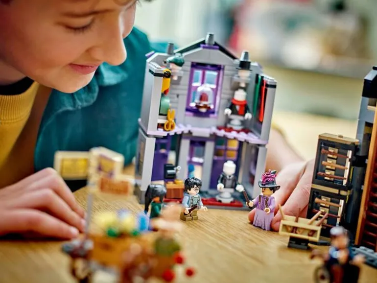 LEGO Harry Potter 76439 Olivanders & Madame Mallekins gewaden